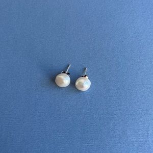 Large freshwater pearl studs